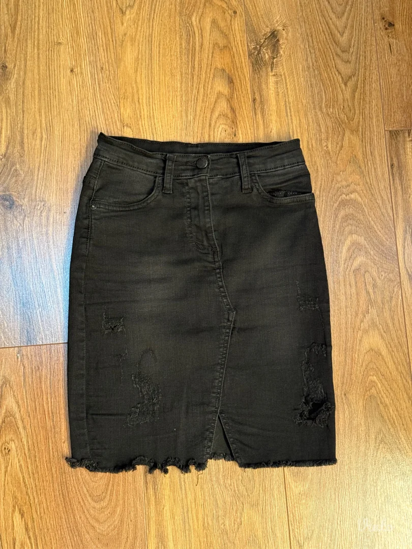 Crna uska teksas suknja