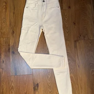 Stradivarius bele farmerke