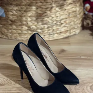 Crne štikla salonke