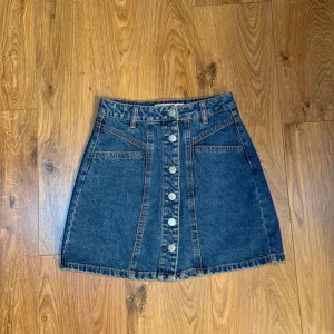 Stradivarius teksas suknja sa dugmićima