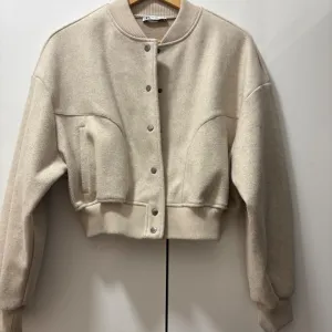 Zara kratka bež jakna