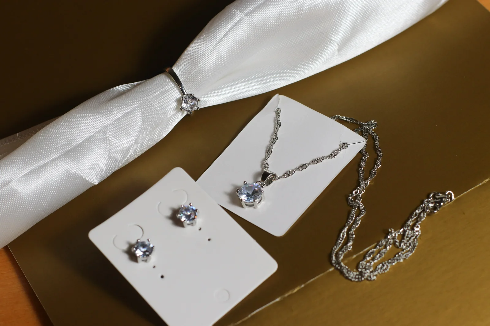 Set nakita (ogrlica, minđuše i prsten ) žig 925