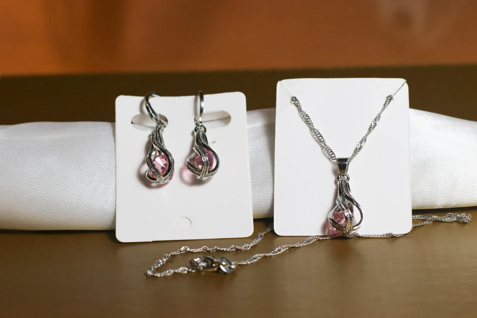 Roze set nakita (ogrlica i minđuše) žig 925