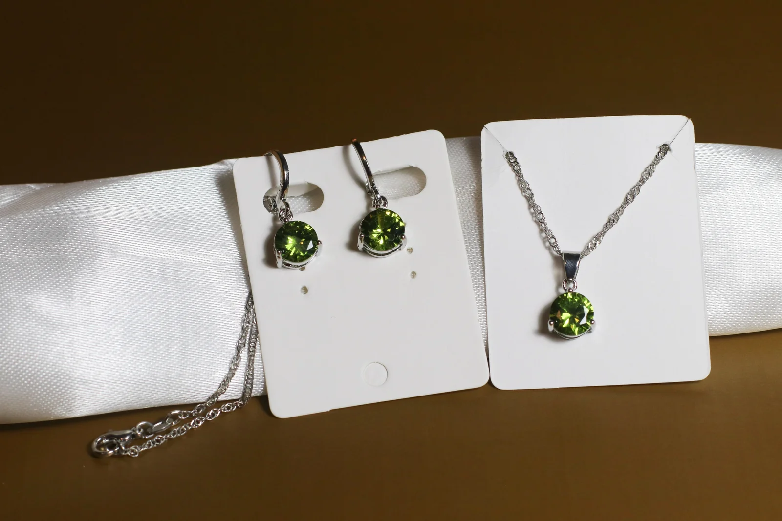 Zeleni set nakita (ogrlica i minđuše) žig 925