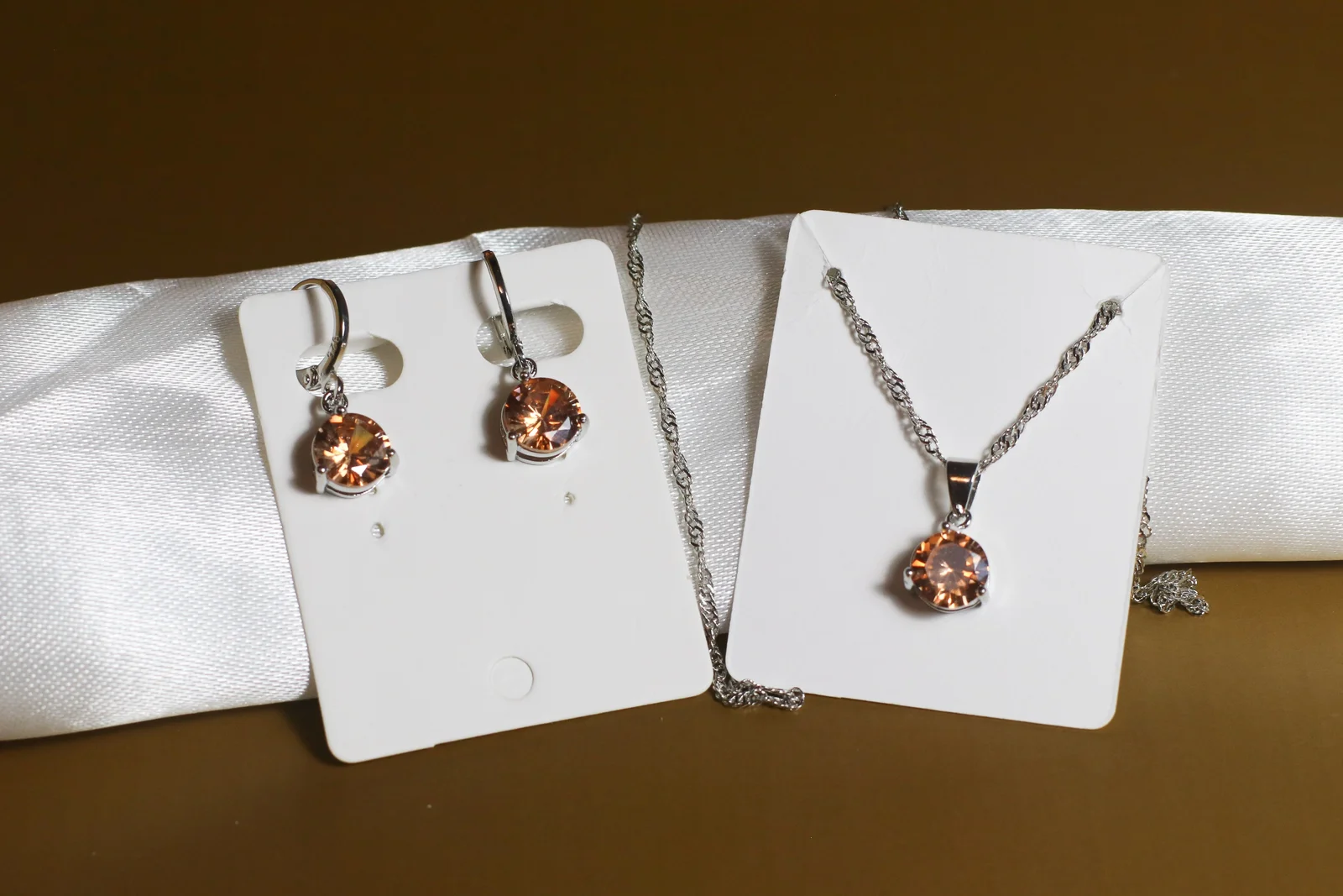 Narandžasti set nakita (ogrlica i minđuše) žig 925
