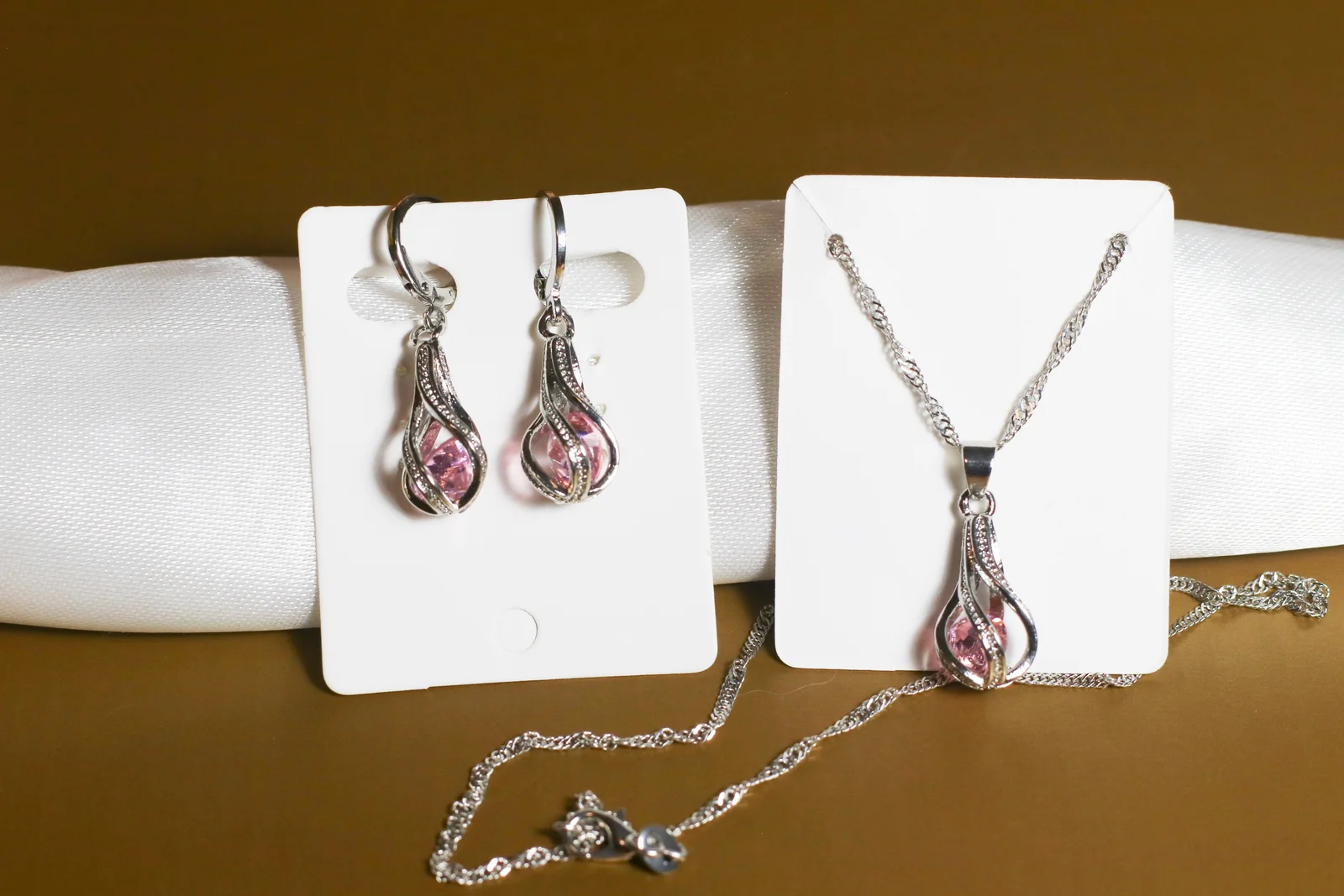 Roze set nakita (ogrlica i minđuše) žig 925