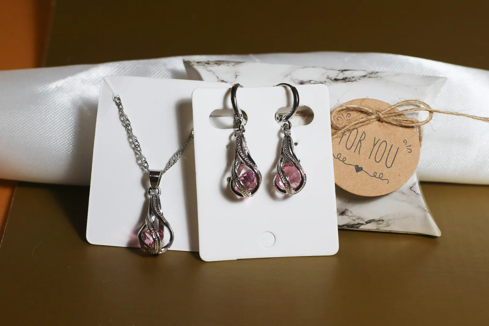 Roze set nakita (ogrlica i minđuše) žig 925