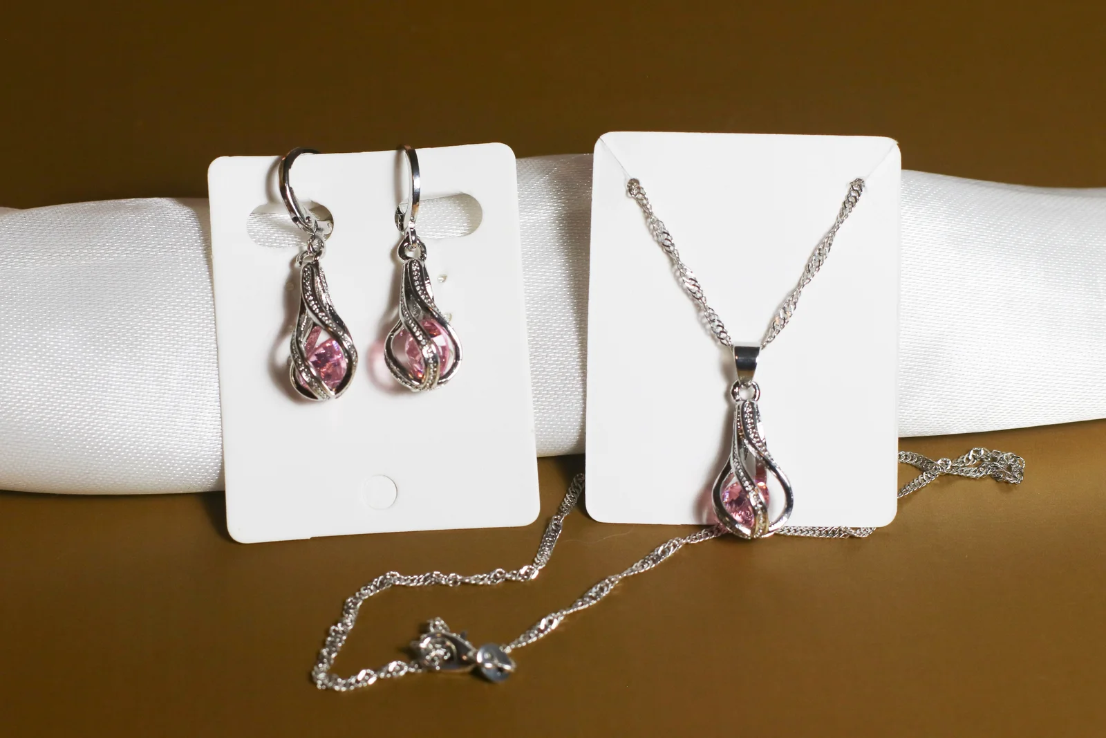 Roze set nakita (ogrlica i minđuše) žig 925