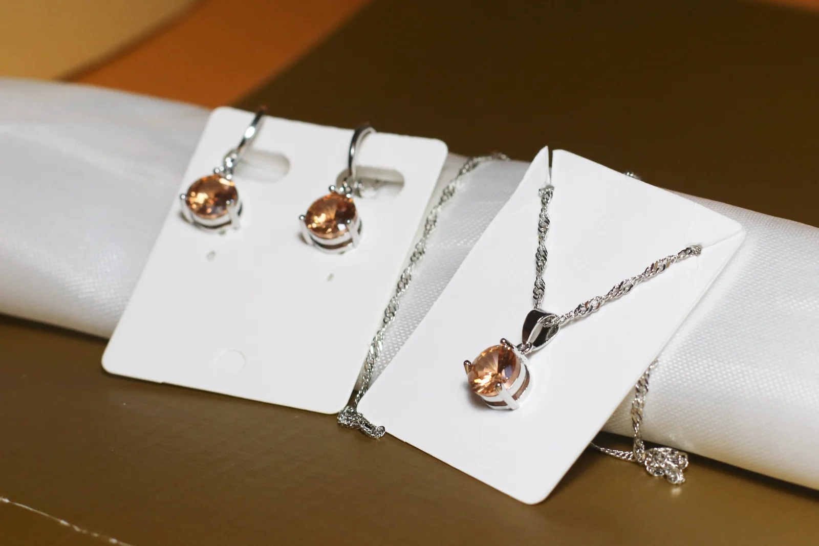 Narandžasti set nakita (ogrlica i minđuše) žig 925