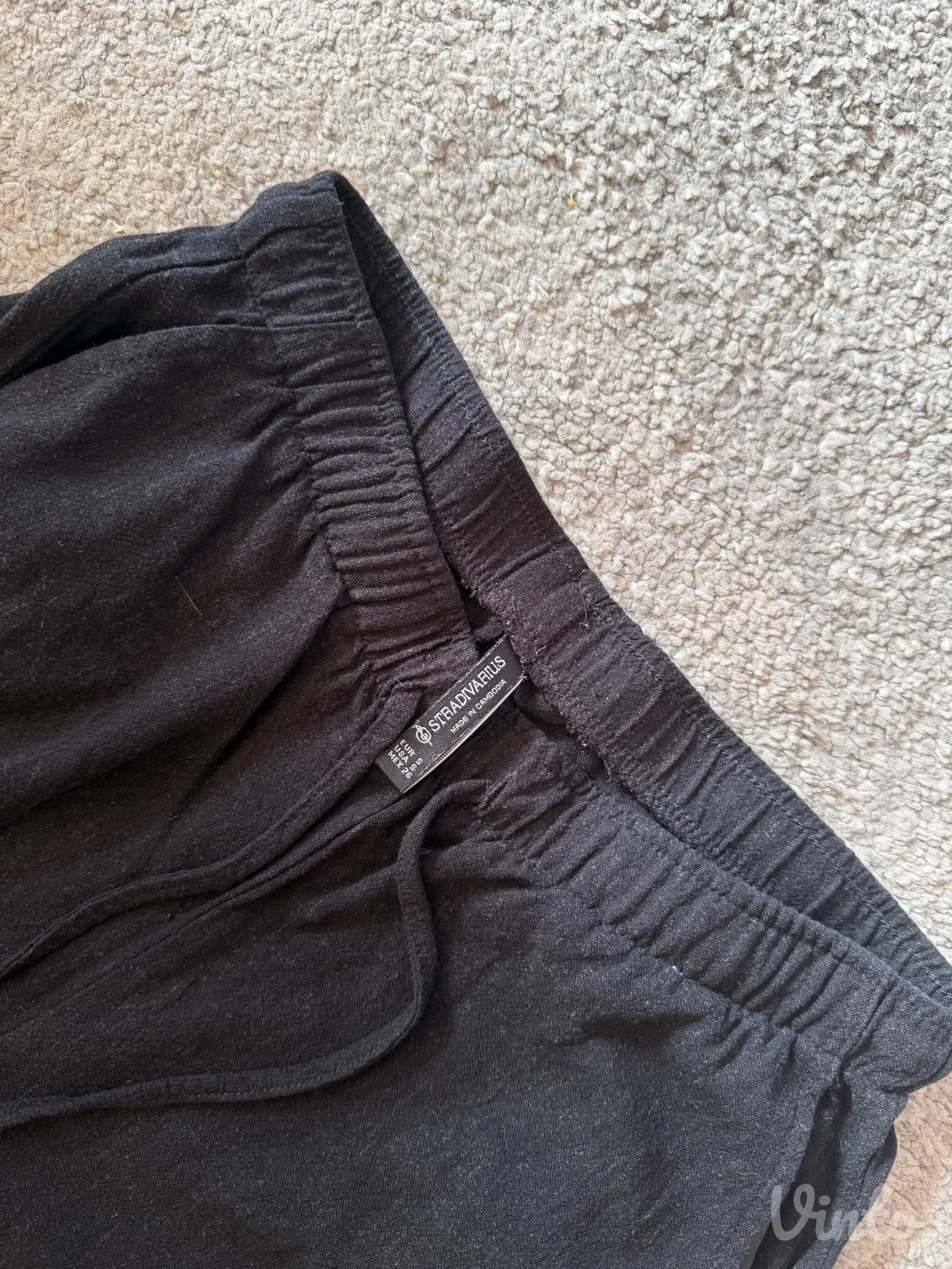 Stradivarius crne pantalone