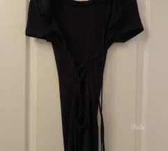 Crna mini haljine koja se pertla na ledjima