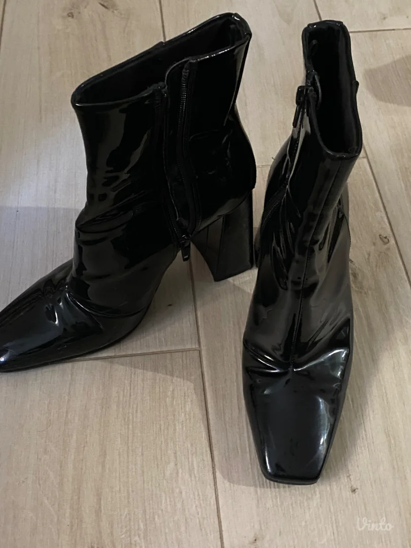 H&M lakovane čizme
