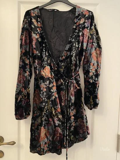 Zara mini haljina od plisa