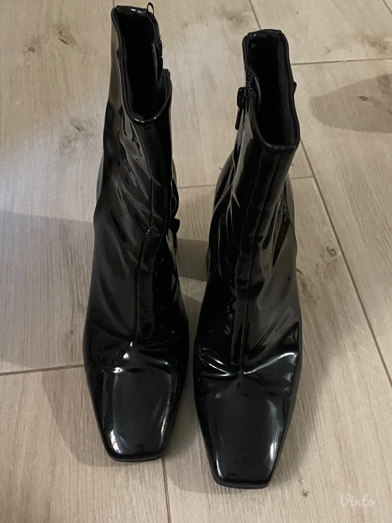 H&M lakovane čizme