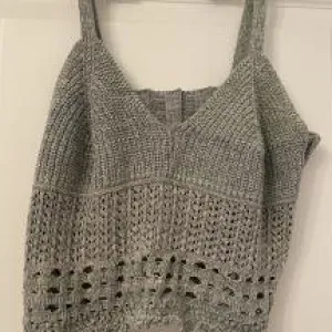Pleteni crop top