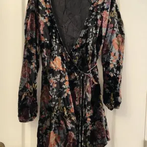 Zara mini haljina od plisa