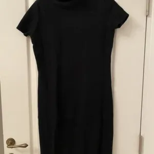 Exterra rolka haljina