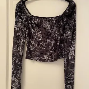 Bershka crop bluza od plisa