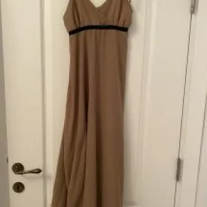 Letnja leprsava maxi haljina