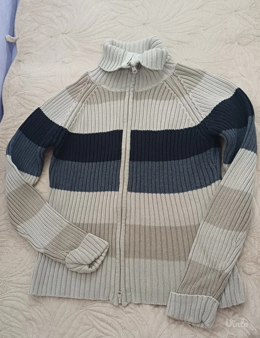 Rebrasta dzemper-jaknica sa rajsferšlusom