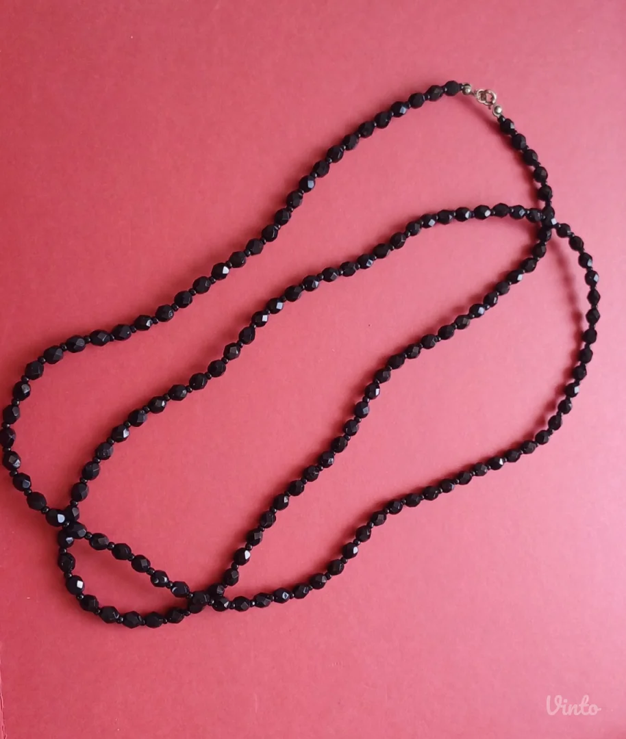 Vintage crna ogrlica od brušenog stakla
