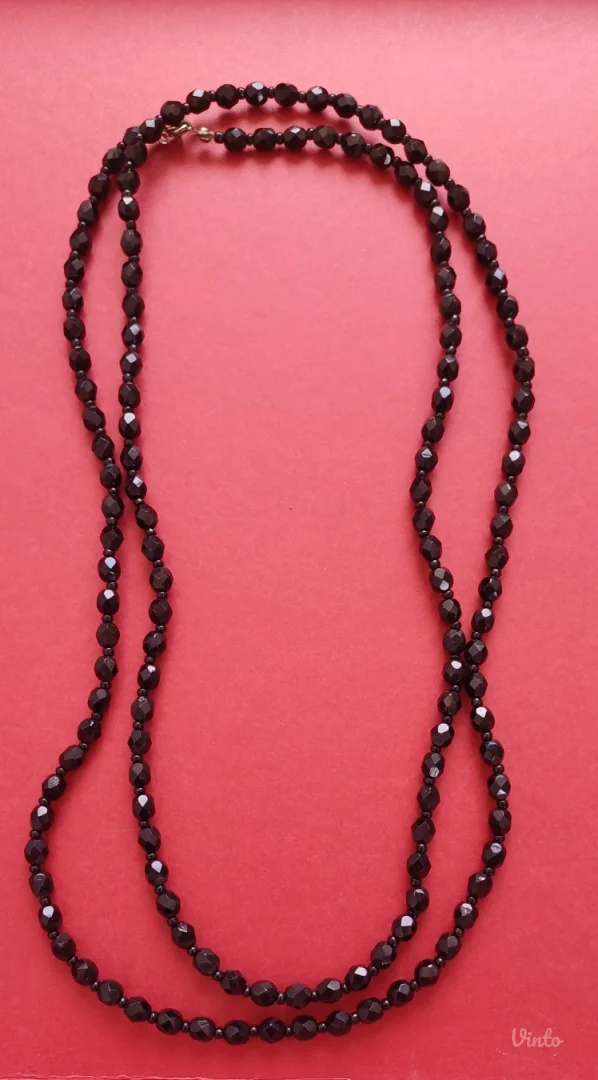Vintage crna ogrlica od brušenog stakla