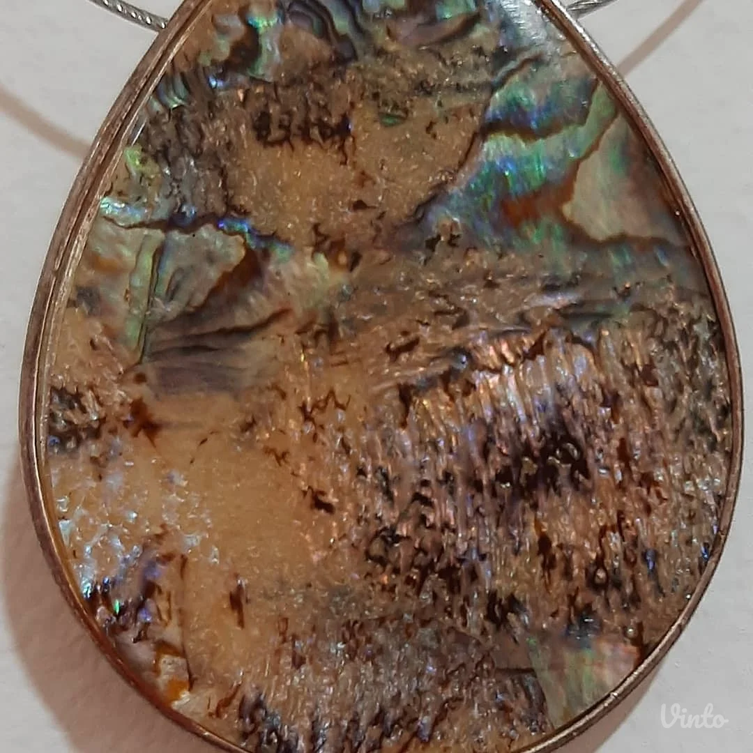 Unikatna ogrlica kupljena u Engleskoj