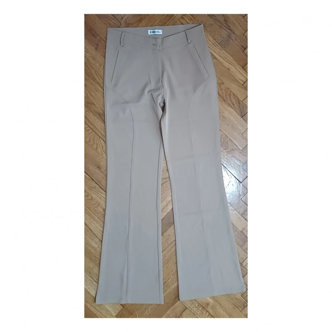 Divne nove retro pantalone zvonncare