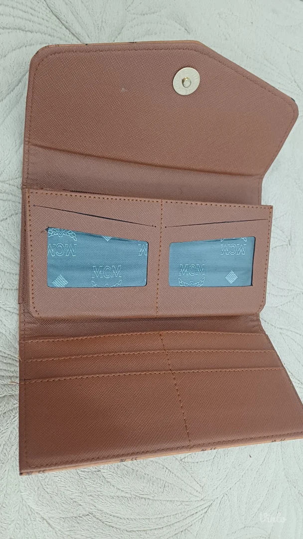 Elegantni novčanik u MCM stilu u toploj konjak-braon boji