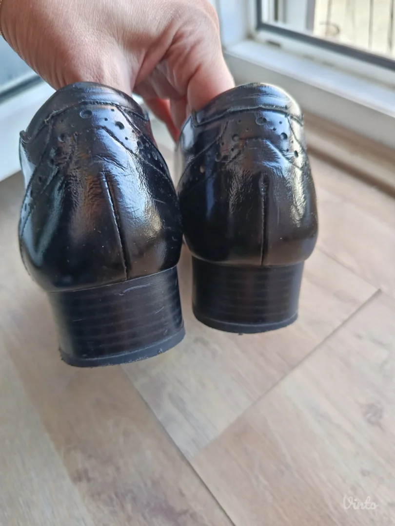 Klasicne lakovane cipele uvek u trendu