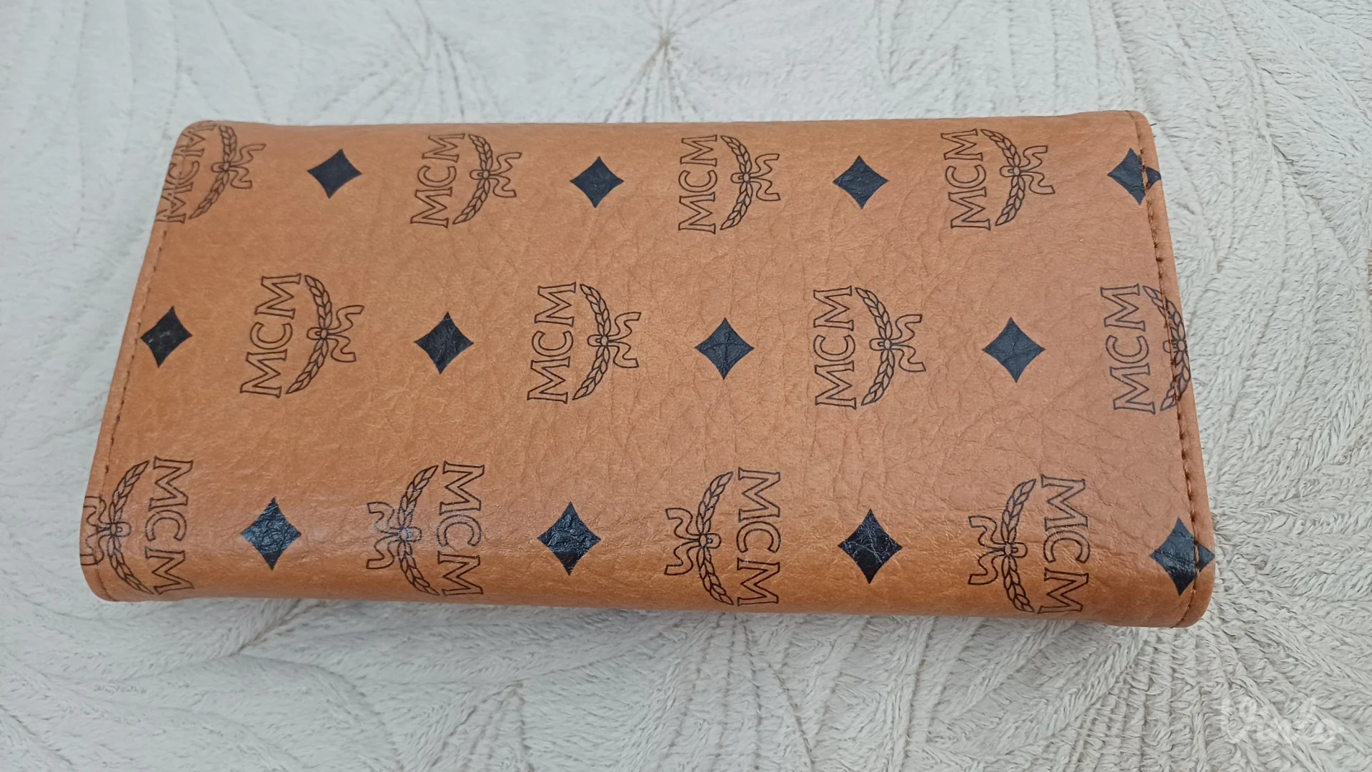 Elegantni novčanik u MCM stilu u toploj konjak-braon boji