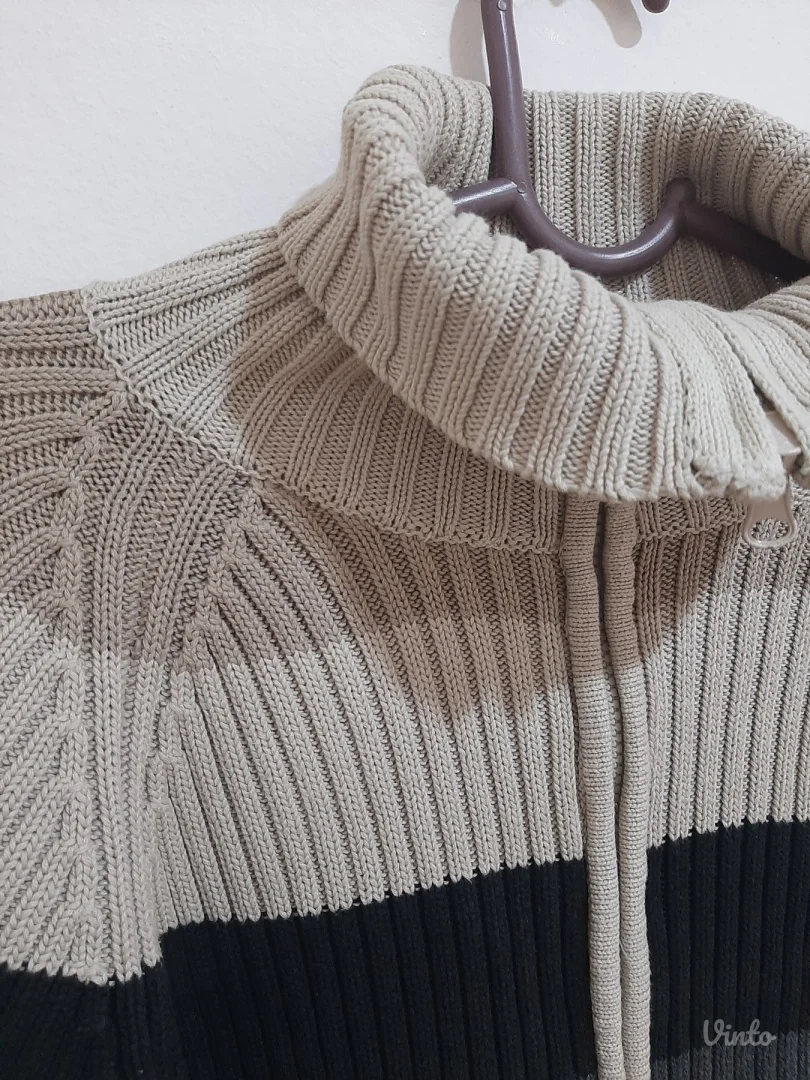 Rebrasta dzemper-jaknica sa rajsferšlusom