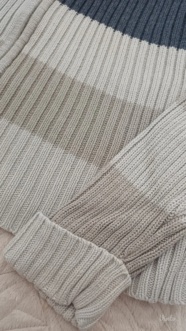 Rebrasta dzemper-jaknica sa rajsferšlusom