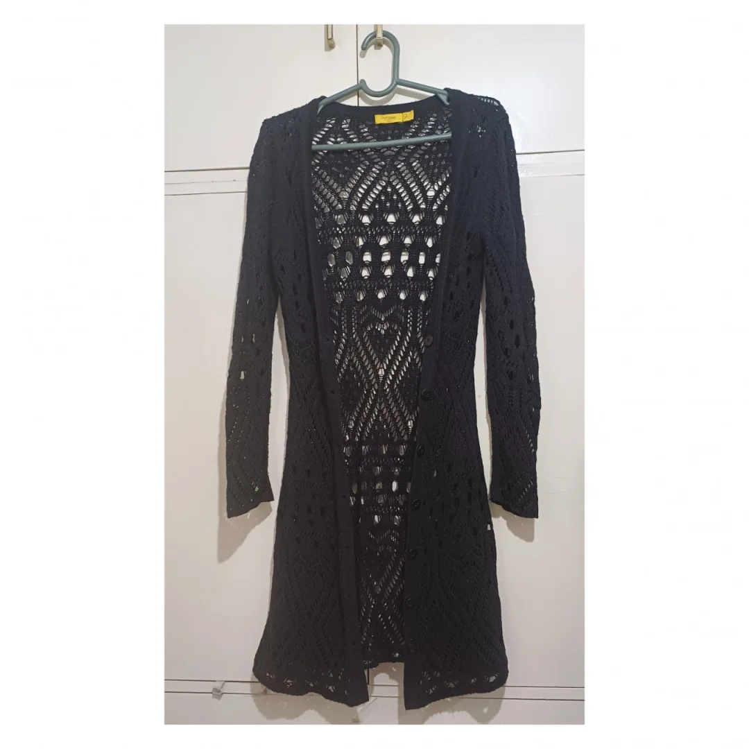 Dugi crni končasti kardigan