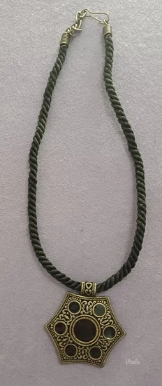 Unikatna ogrlica sa priveskom