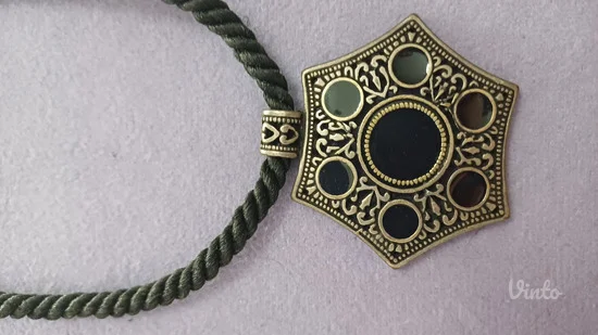 Unikatna ogrlica sa priveskom