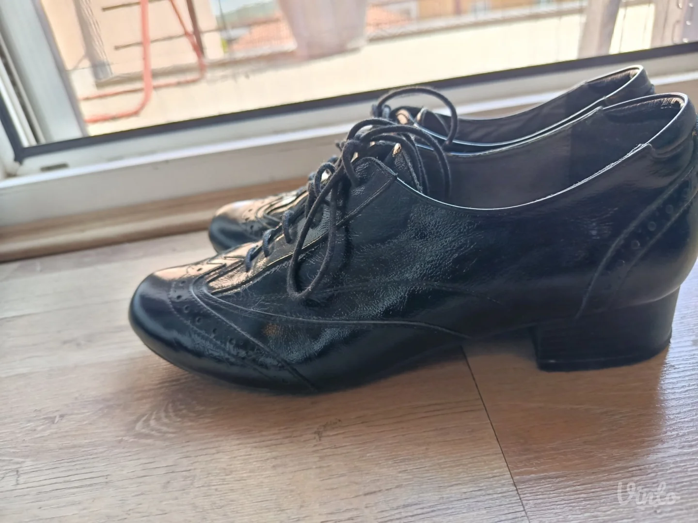 Klasicne lakovane cipele uvek u trendu