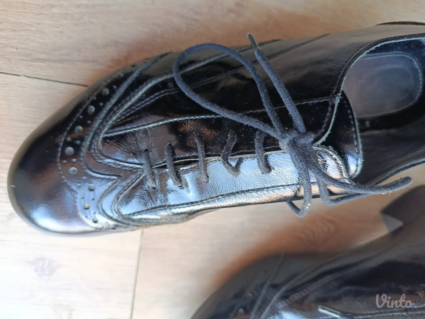 Klasicne lakovane cipele uvek u trendu