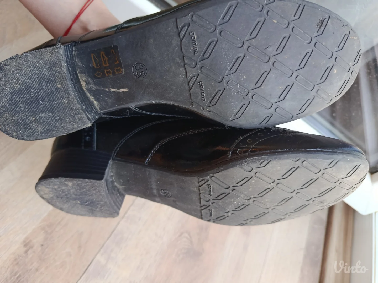 Klasicne lakovane cipele uvek u trendu