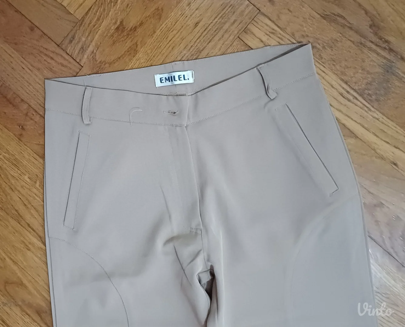 Divne nove retro pantalone zvonncare