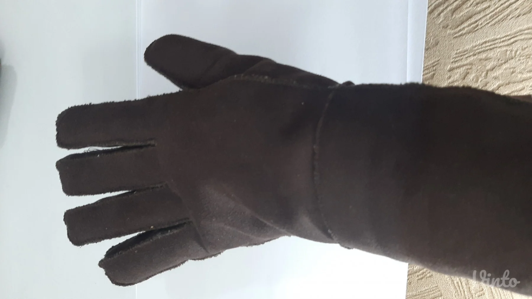 Postavljene kožne rukavice