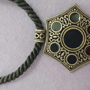 Unikatna ogrlica sa priveskom