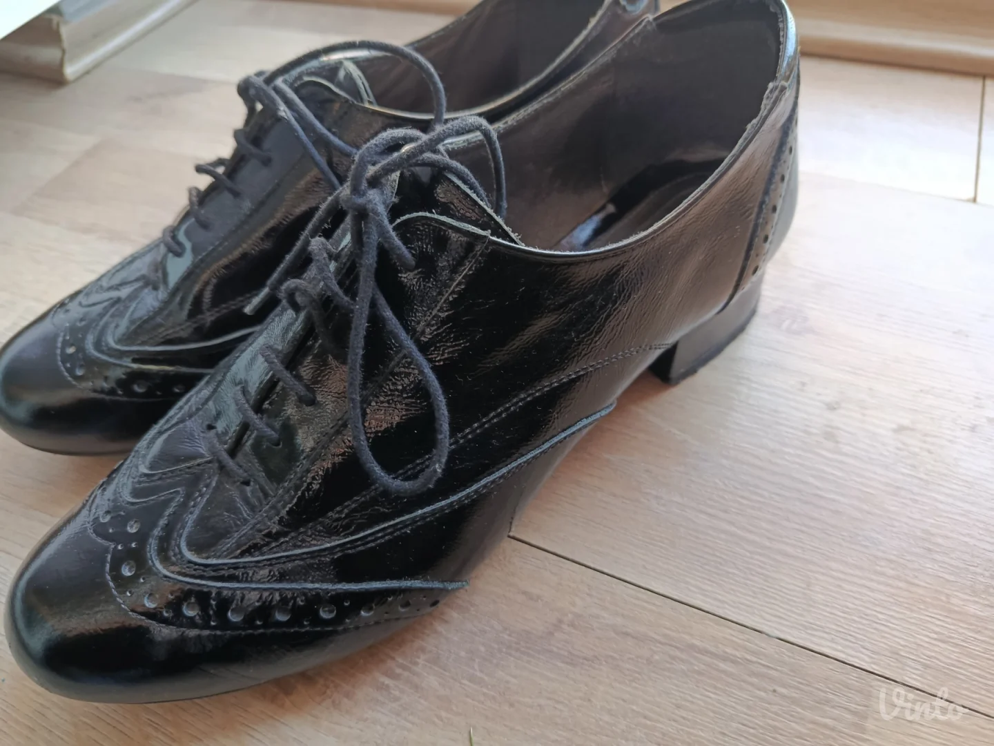 Klasicne lakovane cipele uvek u trendu