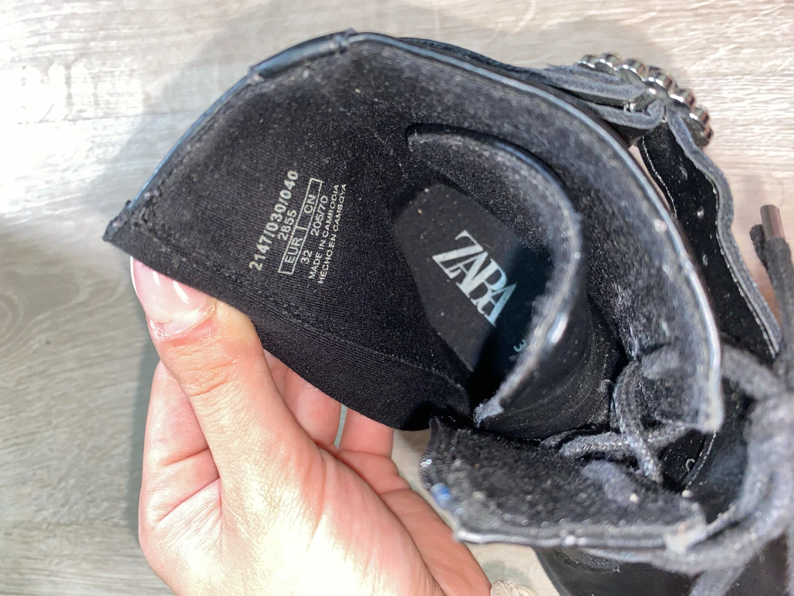 Zara nove čizme 32br
