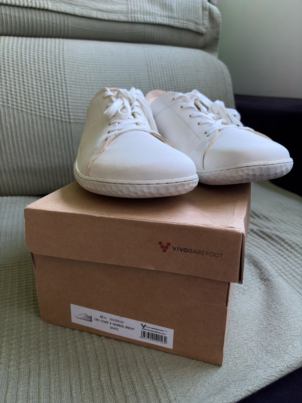 Vivobarefoot bele patike, br. 42
