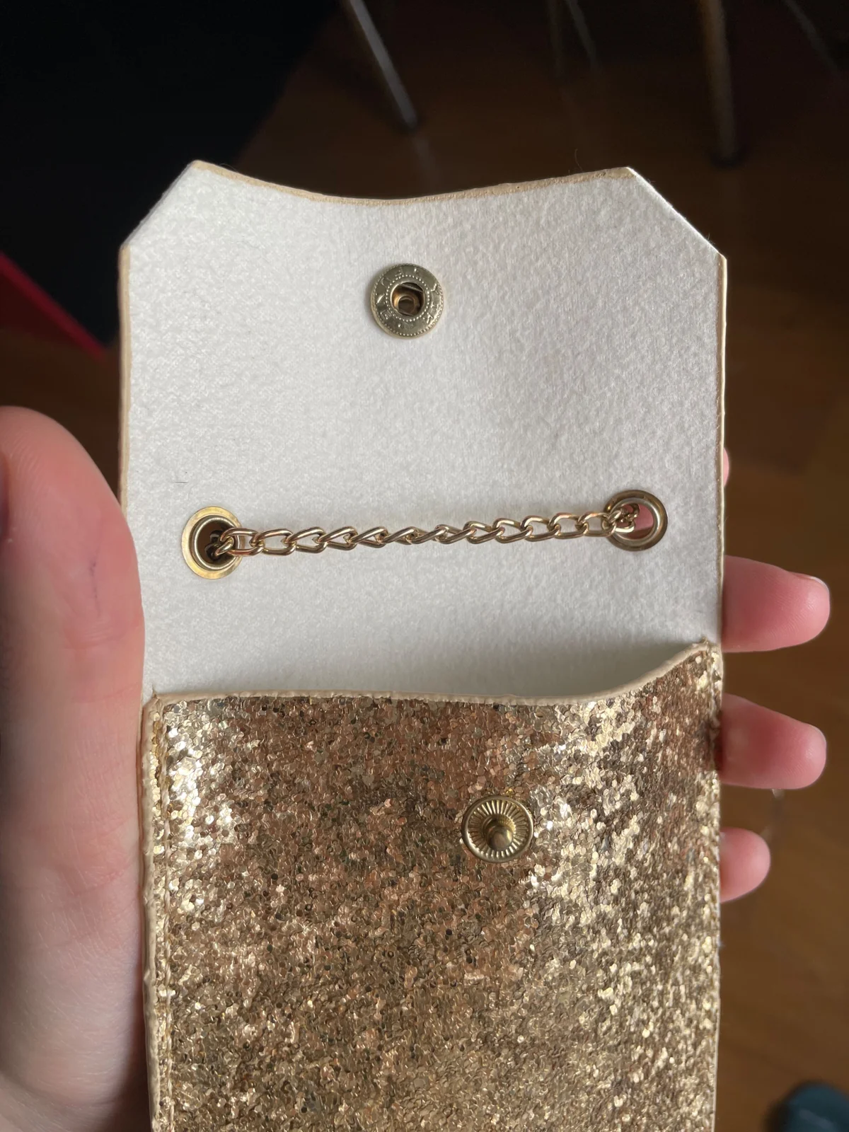 Mini zlatna torbica za telefon
