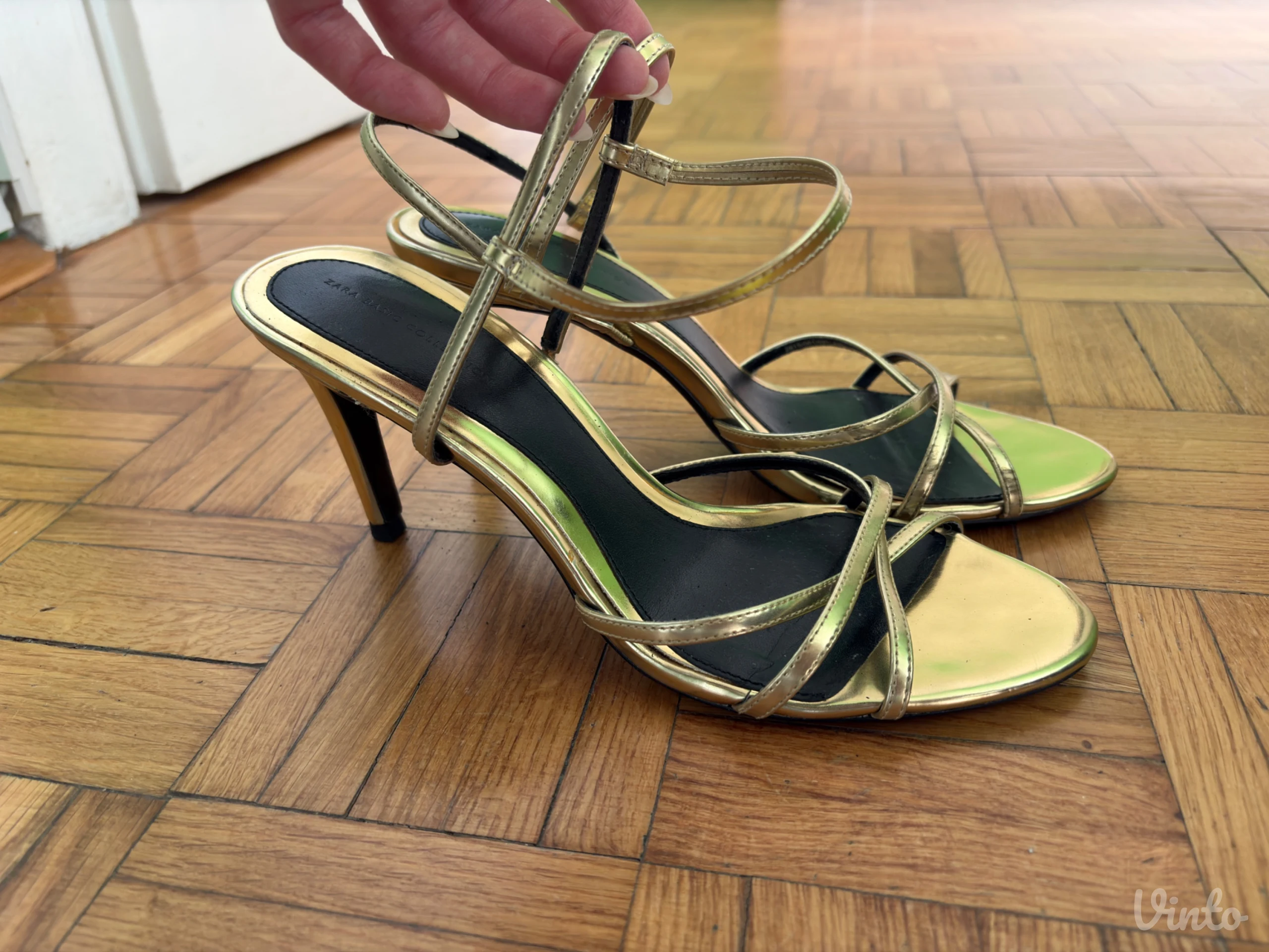Zara - zlatne sandale sa stiklom