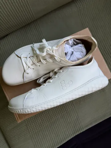 Vivobarefoot bele patike, br. 42