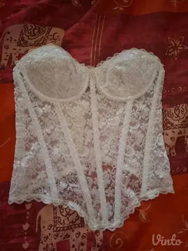 Beli čipkani korset