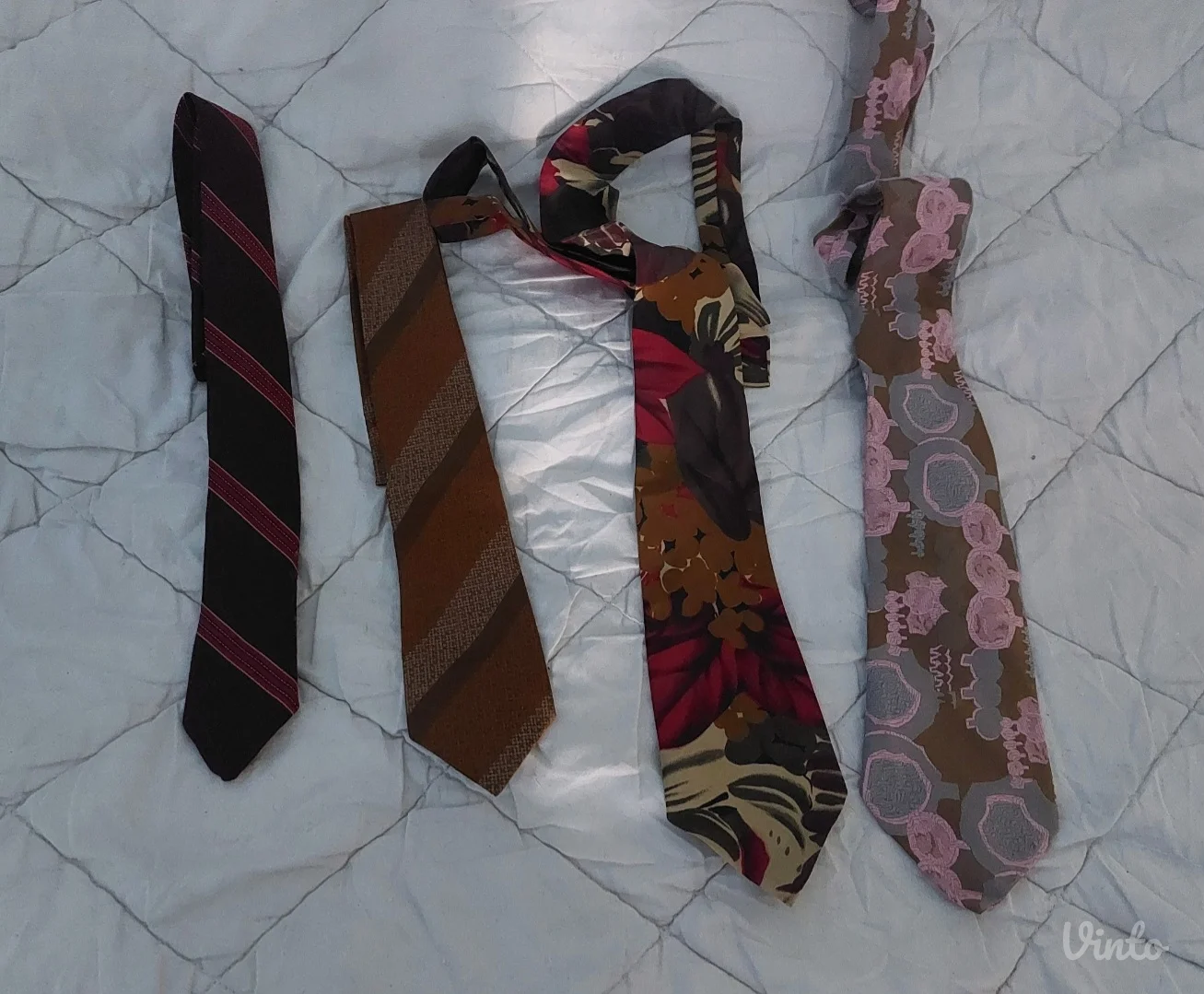 4 kravate 200 dinara